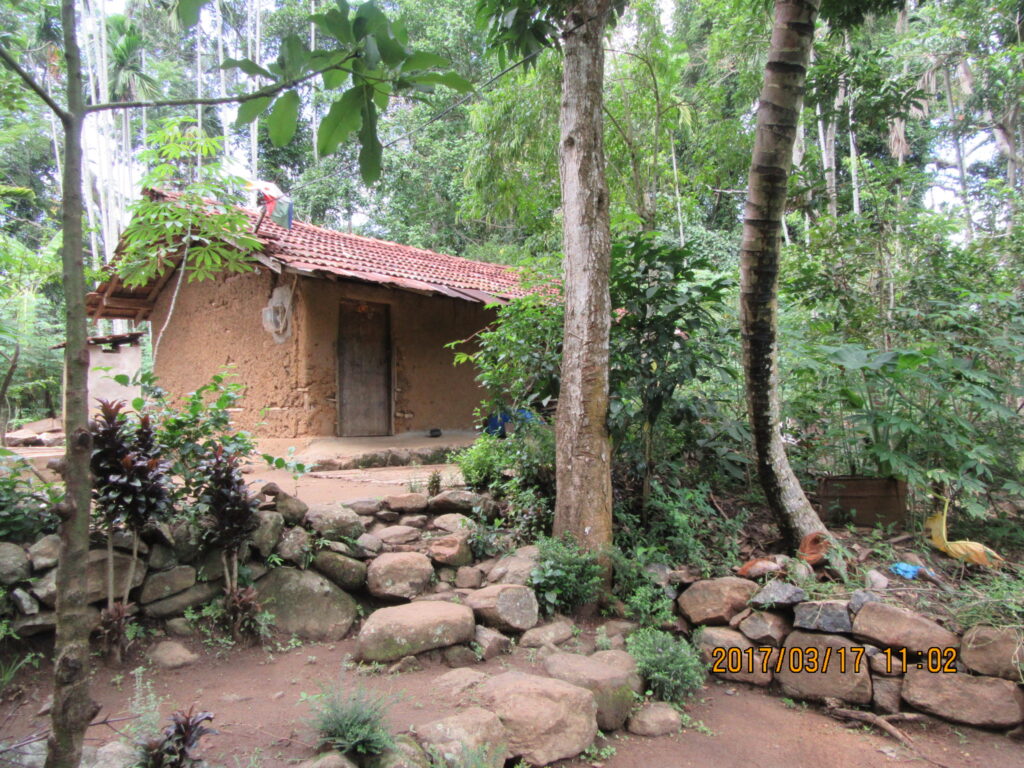 Some of the scenic houses on the way to the cave.